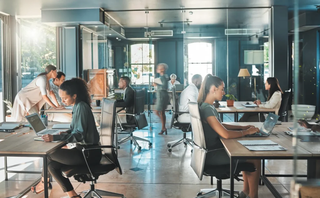 retail-2-corporate-business-people-working-in-busy