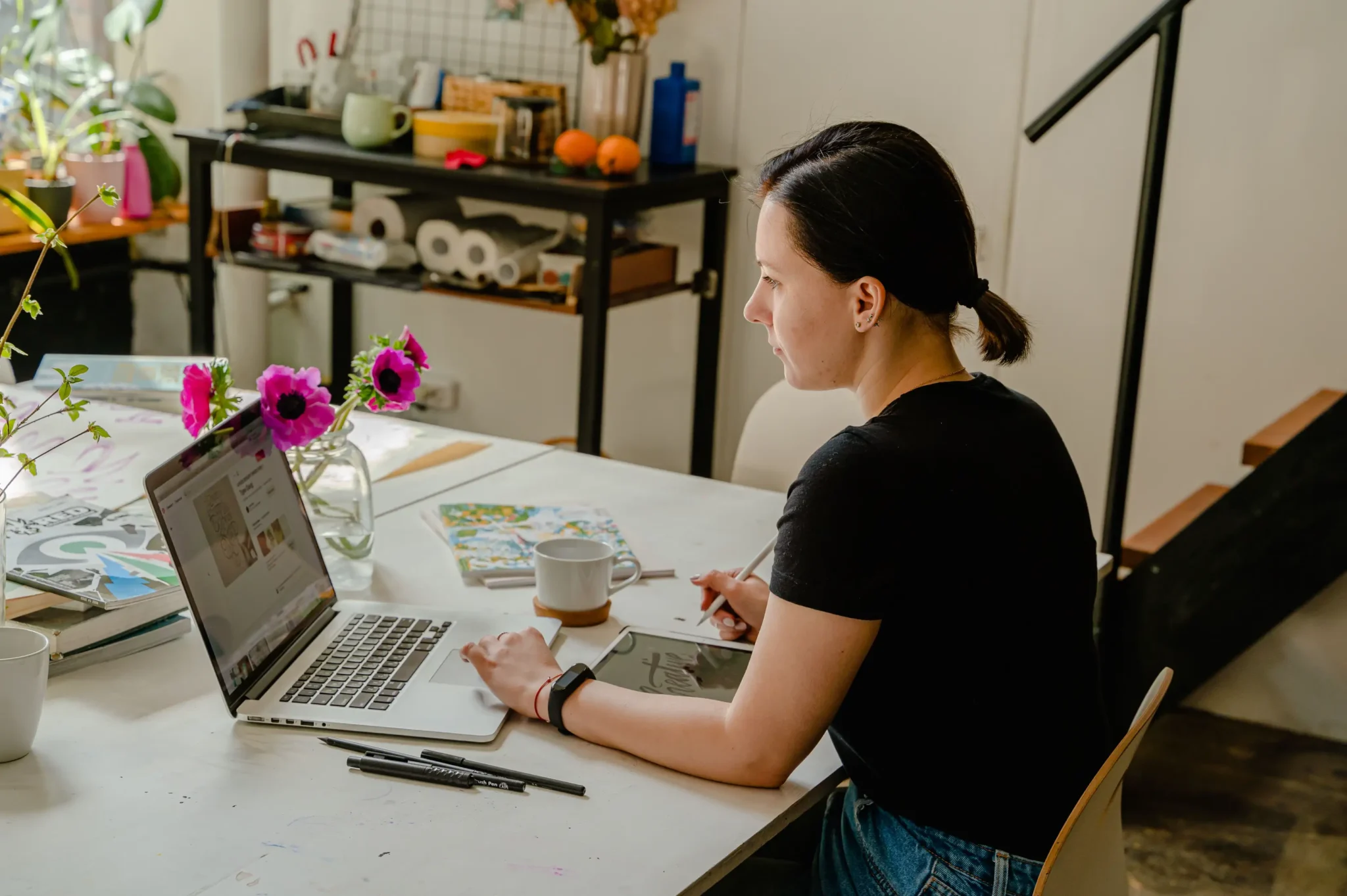 Blog 3 portrait about Offshore 24/7 vs Outsourcey: Choosing Between Dedicated Offshore Staffing and Flexible Outsourcing