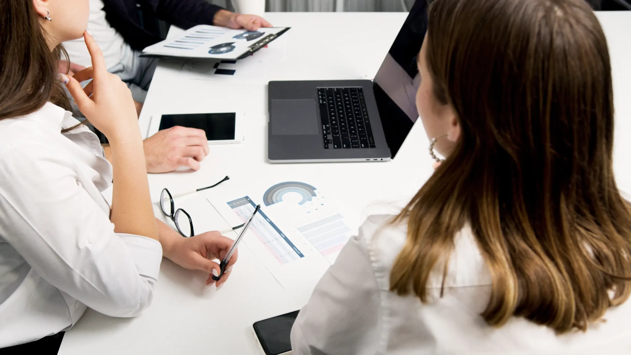 portrait on topic about Customer Experience Statistics and Trends Every Business Should Know in 2026