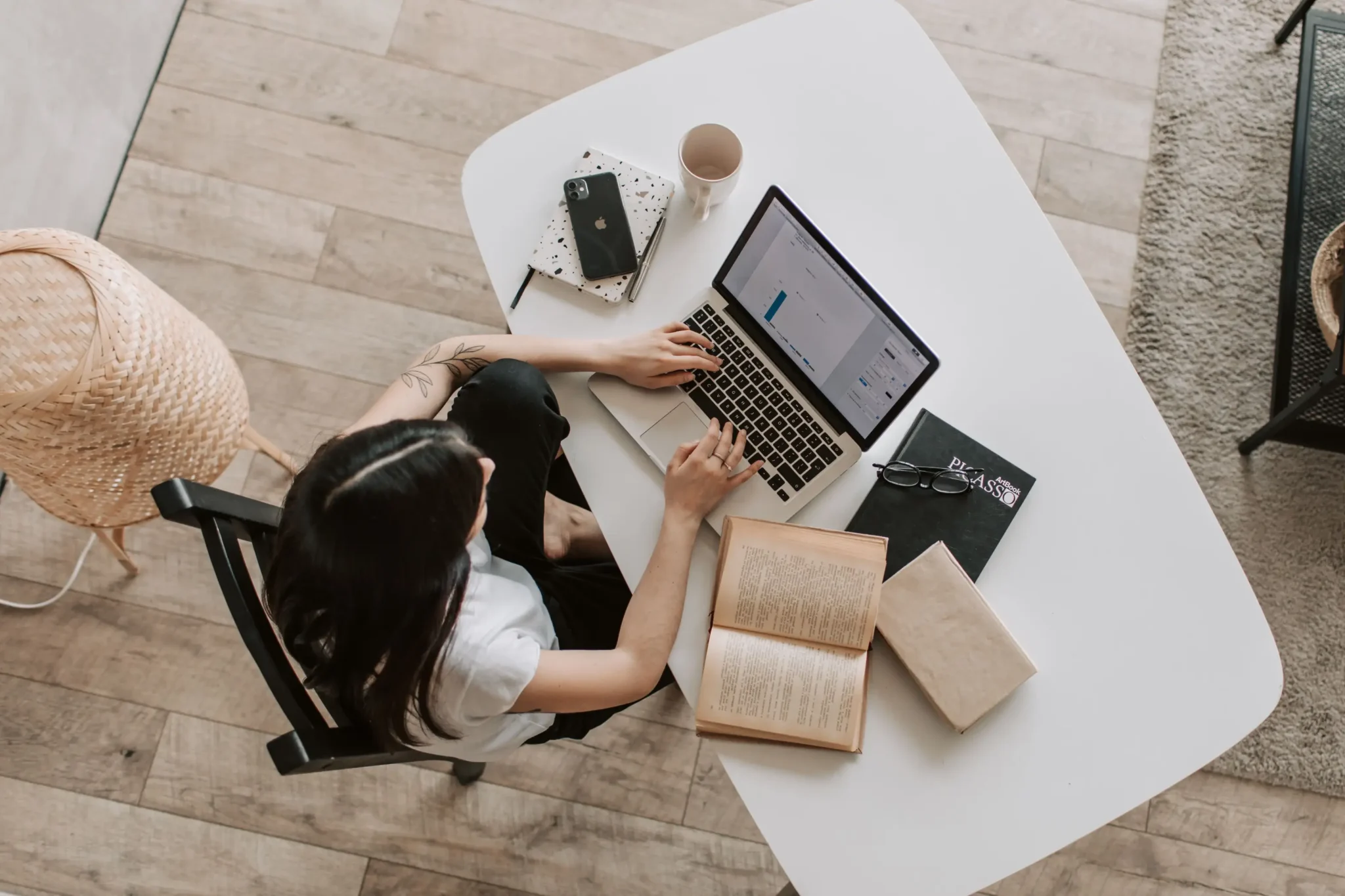 Blog 5 portrait about Offshore 24/7 vs Sleek: Choosing Between Offshore Staffing and Business Operations Support